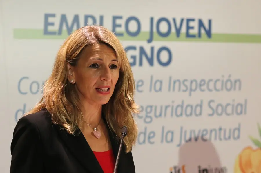 La vicepresidenta tercera del Gobierno, Yolanda D&iacute;az, comparece  durante la firma de un convenio para mejorar las condiciones laborales de las personas j&oacute;venes, a 5 de julio de 2021, en el Instituto de la Juventud, Madrid, (Espa&ntilde;a). 
