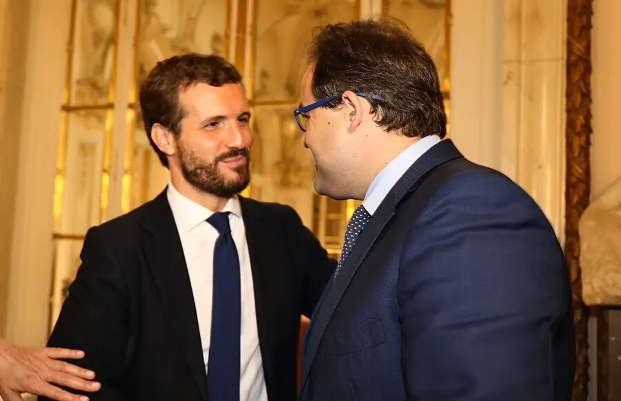 Archivo - El l&iacute;der del PP, Pablo Casado, junto al presidente del PP en Castilla-La Mancha, Paco N&uacute;&ntilde;ez.