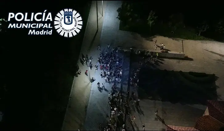 Polic&iacute;a Municipal de Madrid vigila con drones botellones en las calles