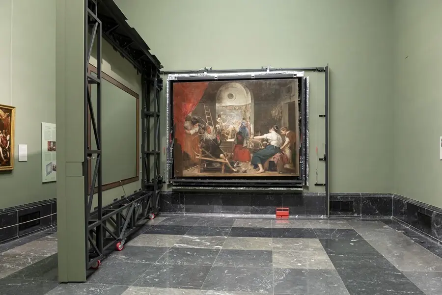 Imagen de Las hilanderas de Vel&aacute;zquez con el nuevo enmarcado