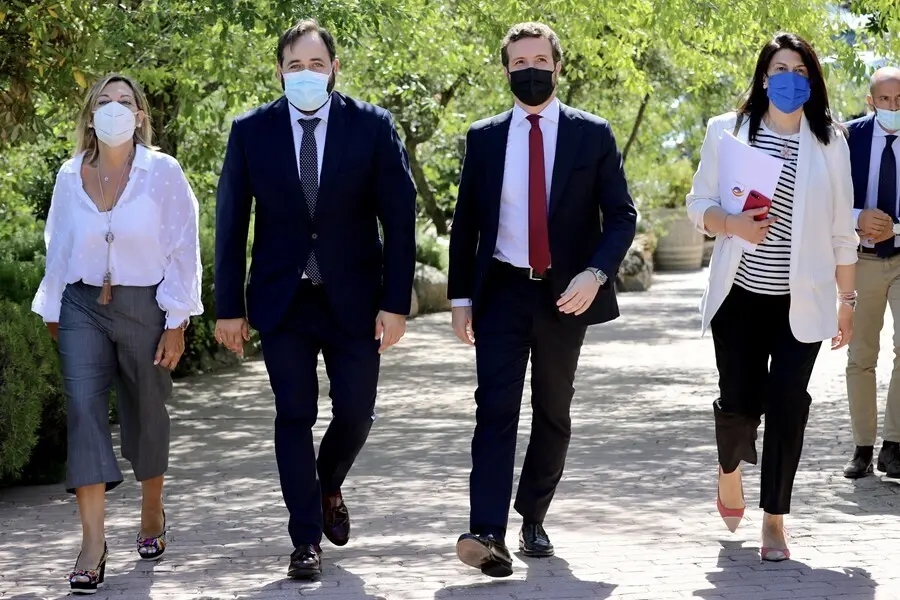 El presidente del PP, Pablo Casado, y el presidente del partido en Castilla-La Mancha, Paco N&uacute;&ntilde;ez, en Toledo