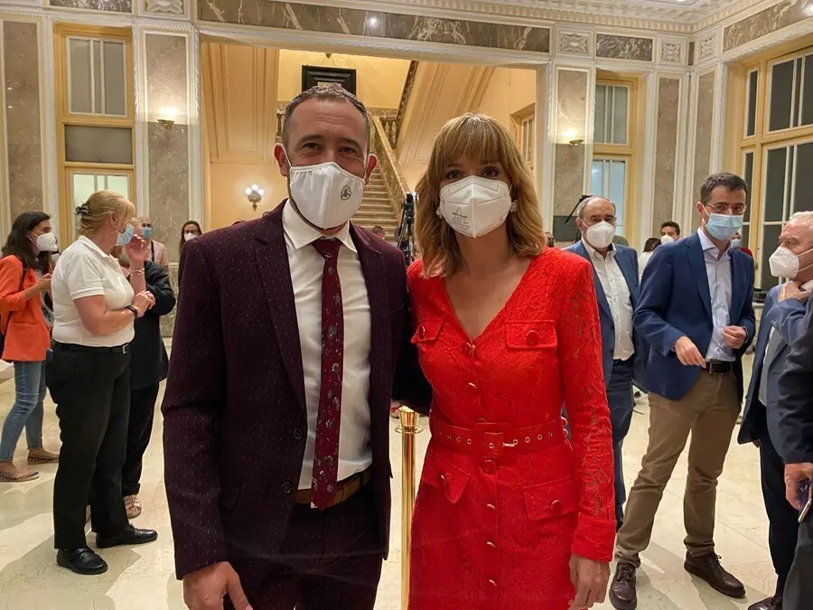 El delegado del Gobierno en el Pa&iacute;s Vasco junto a la nueva ministra de Educaci&oacute;n, Pilar Alegr&iacute;a