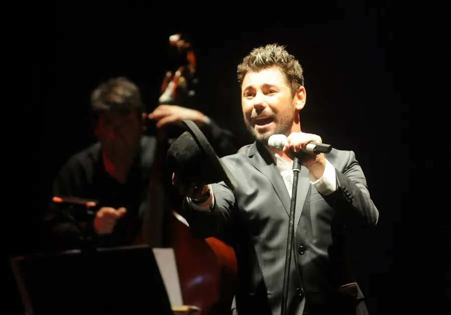 Archivo - El Artista Miguel Poveda Durante Un Concierto. 