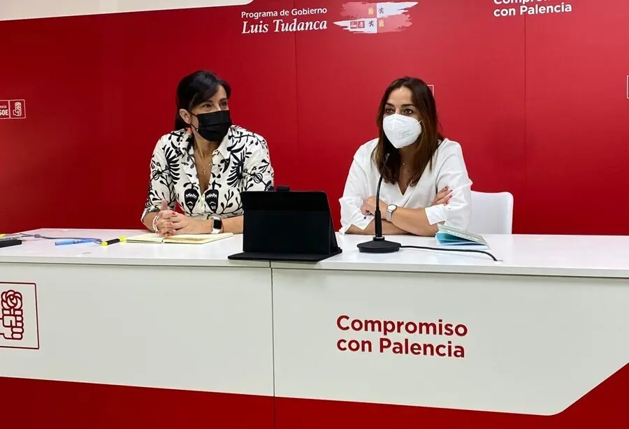 Ana S&aacute;nchez y Miriam Andr&eacute;s comparecen en rueda de prensa tras la reuni&oacute;n con socialistas palentinos