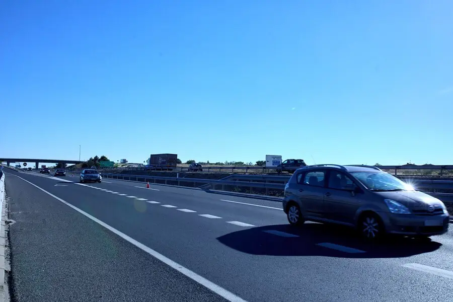 Tr&aacute;fico en la A-5 durante el primer d&iacute;a de la primera 'Operaci&oacute;n Salida' del verano 2021.