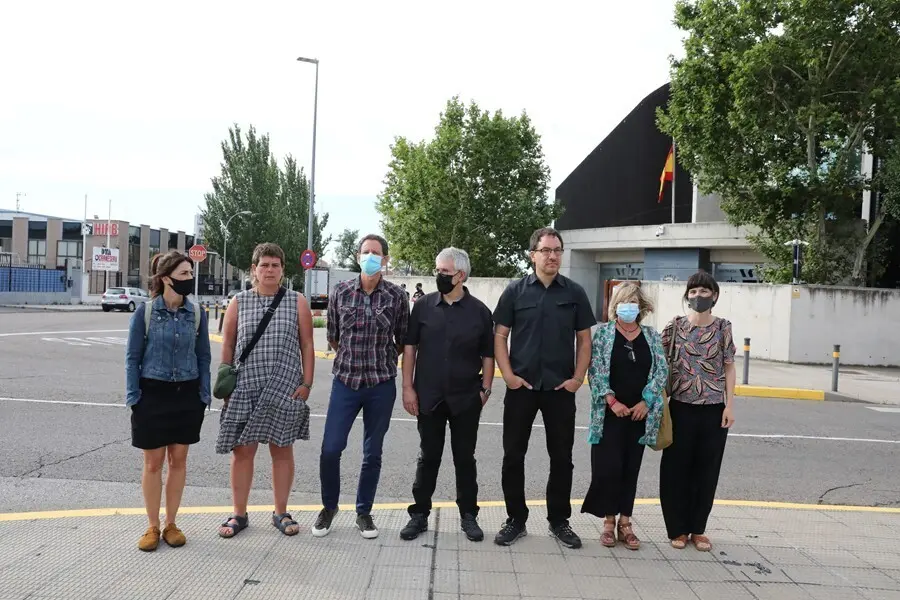 La encargada de la correspondencia en el entorno de ETA Saioa Aguirre (1i); la acusada Nerea Redondo (2i); el abogado de presos de la organizaci&oacute;n terrorista ETA Jon Enparantza (3i); el abogado Julen Zelarain (4i); la abogada de presos de ETA Arantza Zuel
