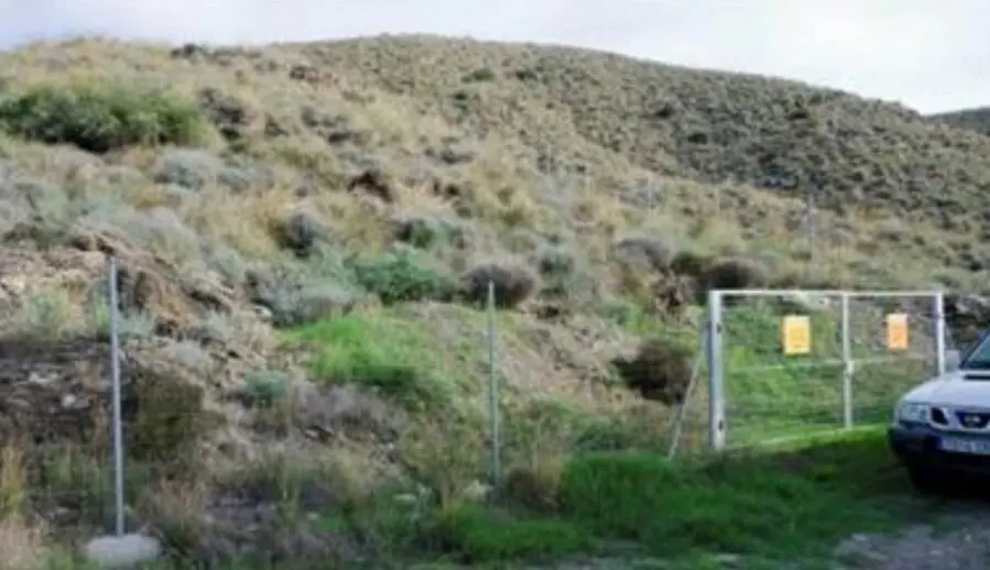 Archivo - Vallado en una de las zonas de acceso restringido en Palomares (Cuevas del Almanzora, Almer&iacute;a)