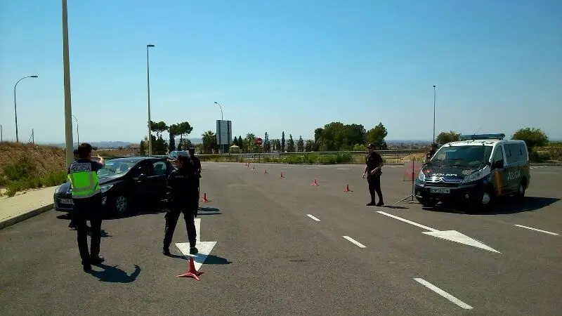 Archivo - Agentes de la Polic&iacute;a Nacional en la A-7 en una imagen de archivo
