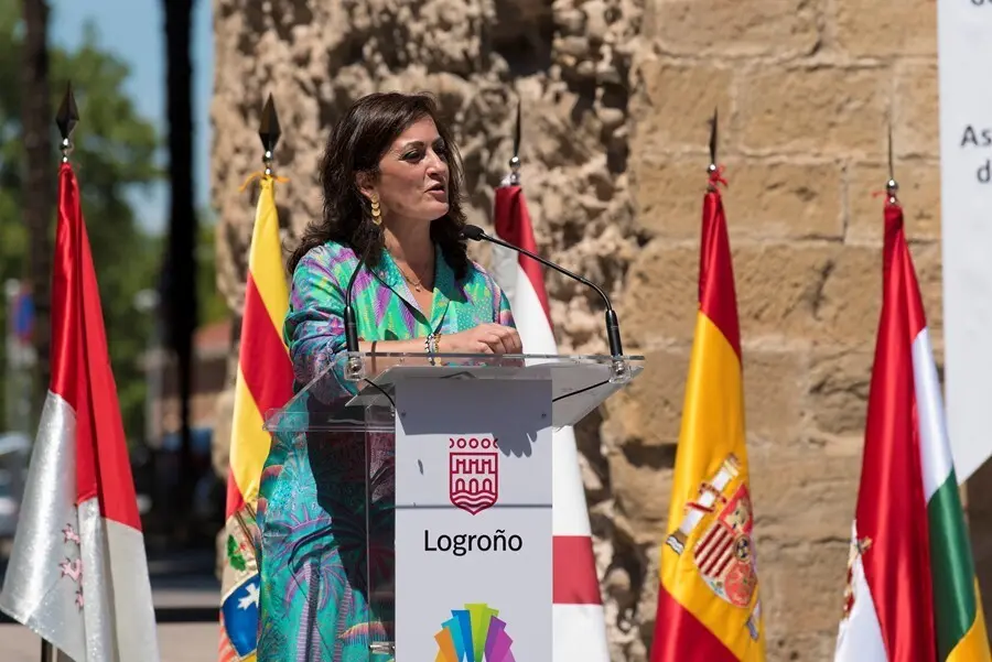 La presidenta de la Rioja, Concha Andreu, interviene durante la Declaraci&oacute;n de Cooperaci&oacute;n Institucional en el Camino de Santiago Franc&eacute;s, a 26 de junio de 2021, en Logro&ntilde;o, La Rioja (Espa&ntilde;a).