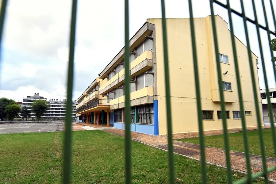 Archivo - CEIP. R.Mac&iacute;as Picavea en el primer d&iacute;a del curso escolar 2020-2021, en Santo&ntilde;a (Cantabria)