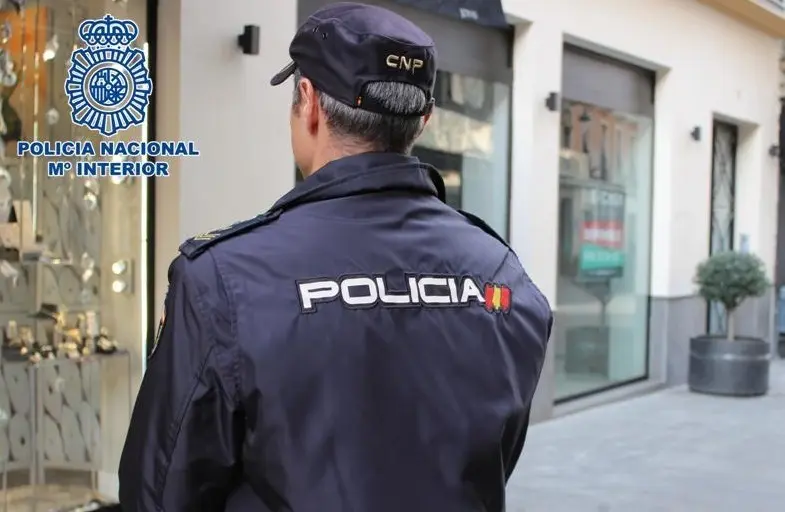 Archivo - Imagen de archivo de un agente de la Polic&iacute;a Nacional. 