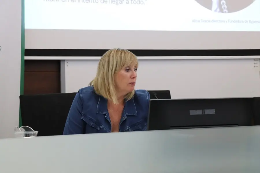 La presidenta de BPW-Madrid, Paz Mart&iacute;n, durante la celebraci&oacute;n de la XIX edici&oacute;n de los Cursos de Verano de la UPO en Carmona (Sevilla)