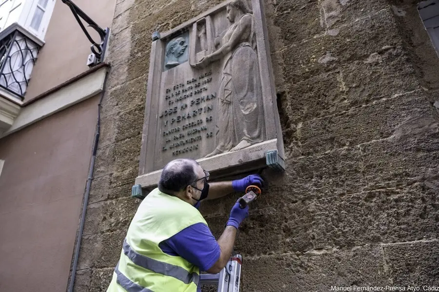 Retirada de la placa de la casa natal de Pem&aacute;n