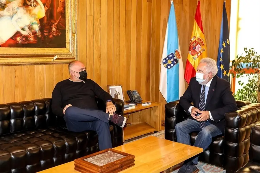 Miguel &Aacute;ngel Santalices recibe al chef Jos&eacute; Andr&eacute;s en el Parlamento de Galicia