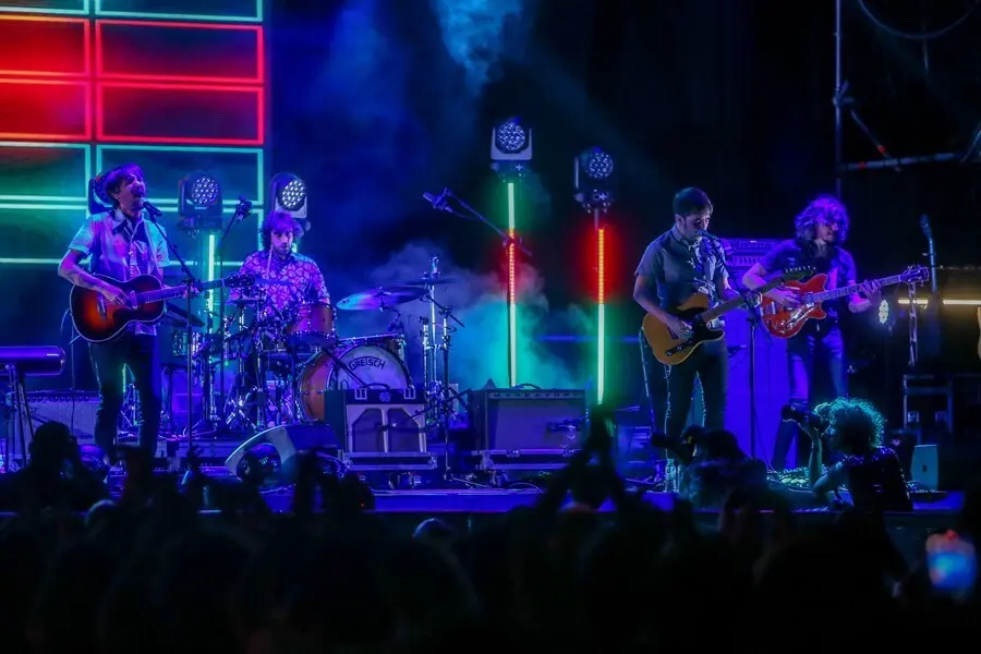 La banda Lori Meyers, durante un concierto del festival Noches del Bot&aacute;nico