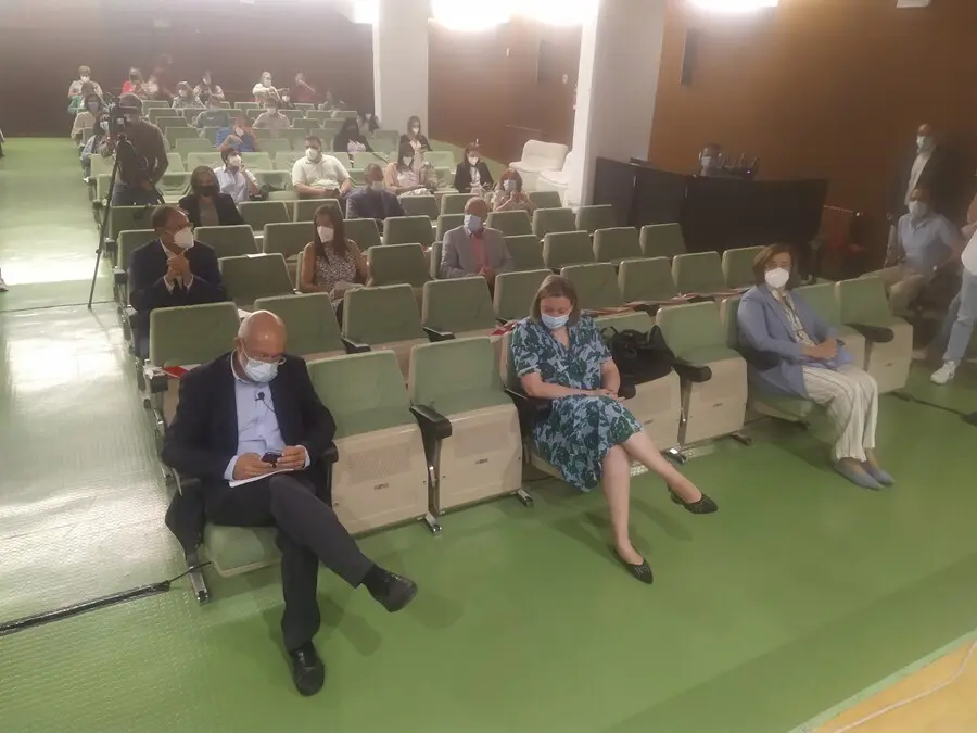 Igea (izquierda) participa junto a Blanco (centro) en una jornada sobre el futuro modelo de asistencia en la regi&oacute;n)