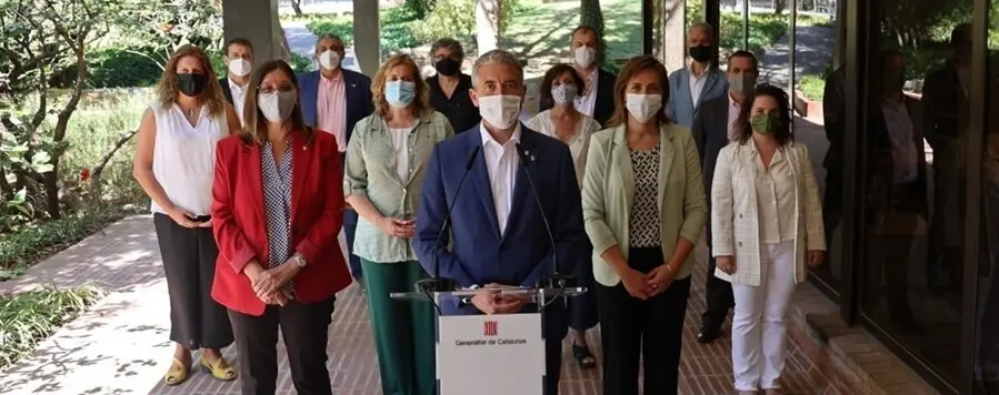 El conseller de Educaci&oacute;n de la Generalitat, Josep Gonz&agrave;lez-Cambray, y el nuevo equipo de directores de los Servicios Territoriales del departamento