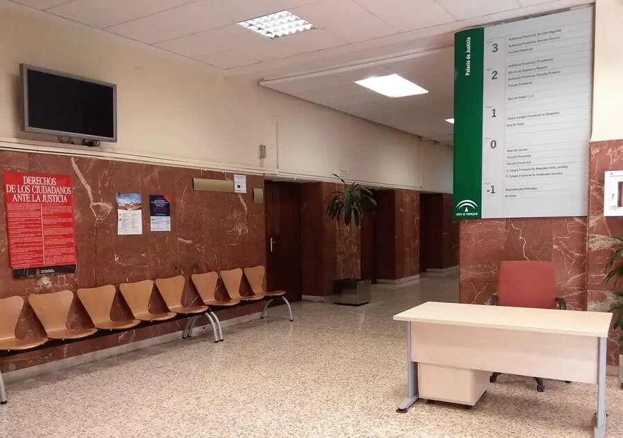 Archivo - Entrada a la Audiencia Provincial de Almer&iacute;a