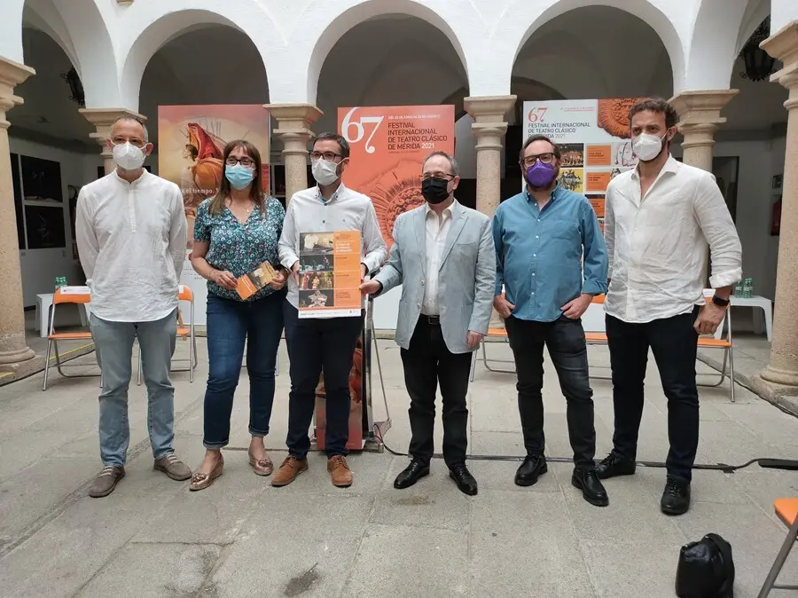 Presentaci&oacute;n del programa del Festival de M&eacute;rida en el teatro de Medell&iacute;n.