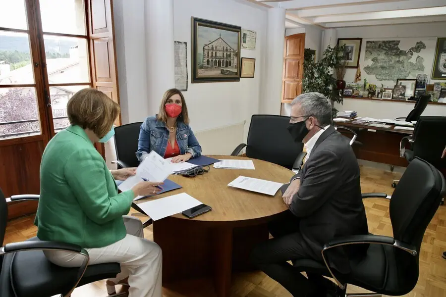 La consejera de Presidencia, Interior, Justicia y Acci&oacute;n Exterior, Paula Fern&aacute;ndez, se re&uacute;ne con el secretario general para el Reto Demogr&aacute;fico del Gobierno de Espa&ntilde;a, Francesc Boya
