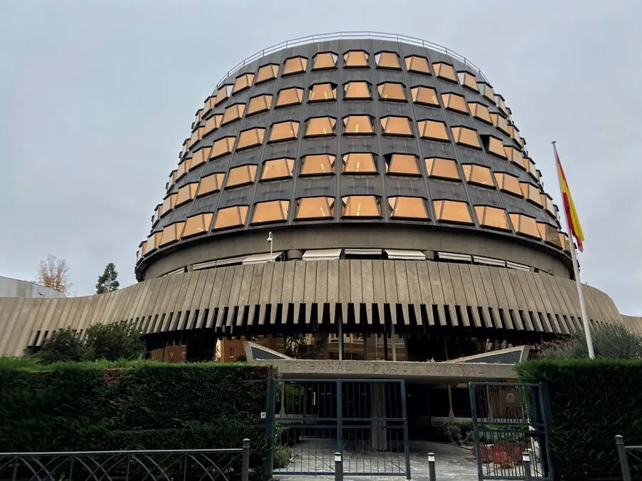 Archivo - Fachada del edificio del Tribunal Constitucional de Espa&ntilde;a.