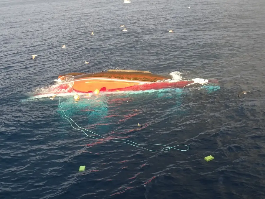 Barco volcado