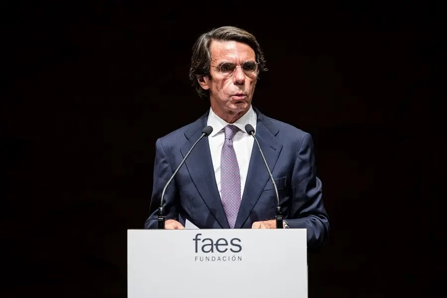 Archivo - El expresidente del Gobierno y presidente de FAES, Jos&eacute; Mar&iacute;a Aznar, interviene en la entrega del X Premio FAES de la Libertad al l&iacute;der opositor venezolano Juan Guaid&oacute;. En el Auditorio de CaixaForum, a 27 de mayo de 2021, en Madrid (Espa&ntilde;a).