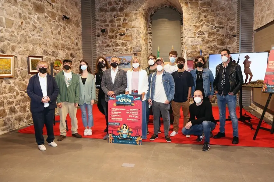 Archivo - Presentaci&oacute;n del festival S&oacute;nica, con asistencia del vicepresidente y consejero, Pablo Zuloaga; la alcaldesa de Castro Urdiales, Susana Herr&aacute;n; y el organizador, Ernesto Casta&ntilde;eda, entre otros
