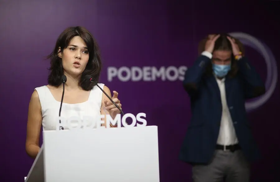 La exportavoz de Podemos en la Asamblea de Madrid Isa Serra interviene en una rueda de prensa junto a su homologo Pablo Fern&aacute;ndez, a 5 de julio de 2021, en Madrid, (Espa&ntilde;a).