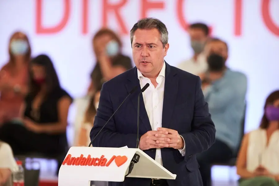 El candidato a la Junta de Andaluc&iacute;a y alcalde de Sevilla,  Juan Espadas, interviene en  la reuni&oacute;n del Comit&eacute; Director extraordinario del PSOE-A, a 12 de julio del 2021 en Sevilla (Andaluc&iacute;a) (Foto de archivo).