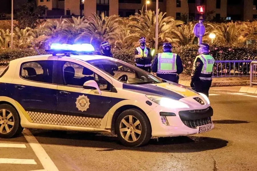 Archivo - Veh&iacute;culo de la Polic&iacute;a Local de Alicante