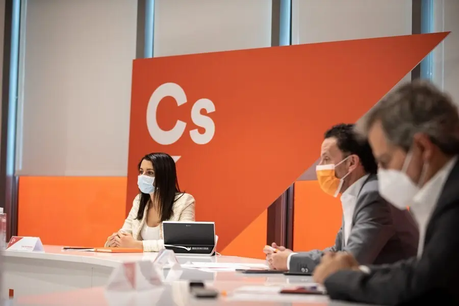 La presidenta de Ciudadanos, In&eacute;s Arrimadas, en una reuni&oacute;n del Comit&eacute; Permanente del partido en la sede nacional.