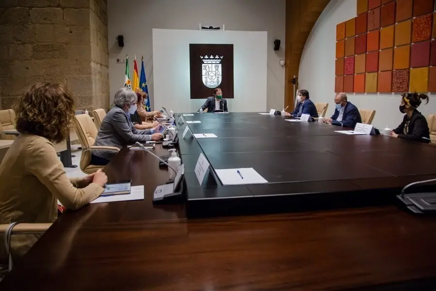 Archivo - Reuni&oacute;n del Consejo de Gobierno de la Junta de Extremadura, en una imagen de archivo.