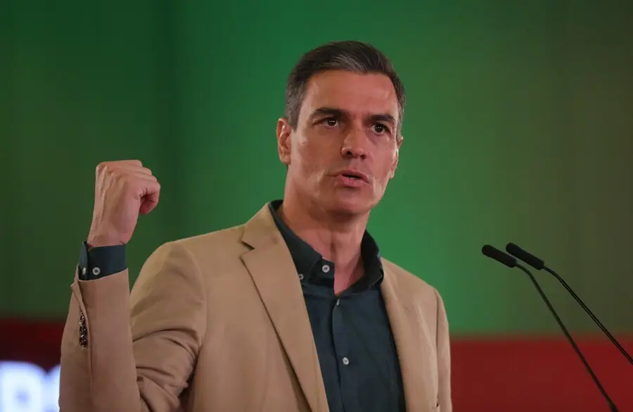 El secretario general del PSOE y presidente del Gobierno, Pedro S&aacute;nchez , durante su intervenci&oacute;n en un acto de partido en el Hotel Barcel&oacute; Renacimiento, a 17 de julio de 2021 en Sevilla (Andaluc&iacute;a, Espa&ntilde;a).