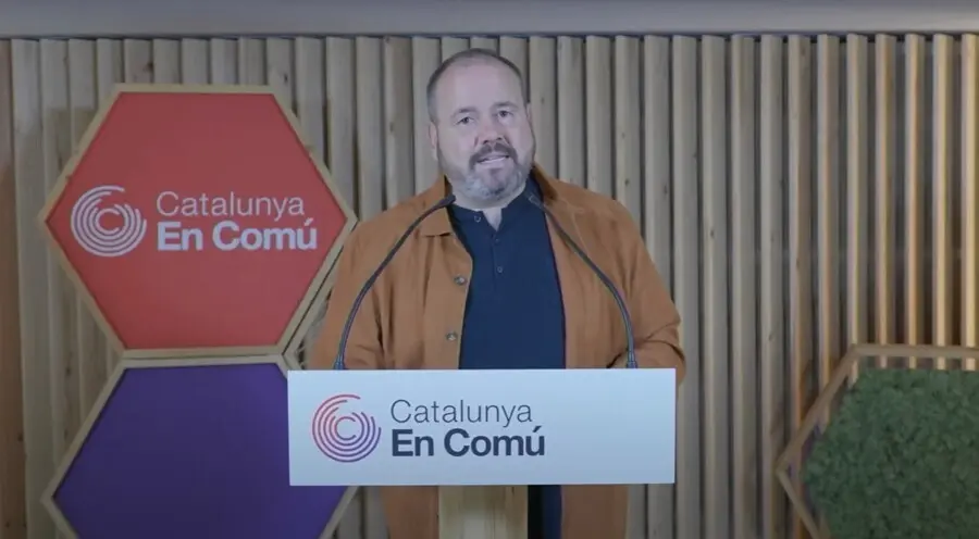 El portavoz de los comuns y diputado en el Congreso, Joan Mena, en su intervenci&oacute;n telem&aacute;tica durante el Consell Nacional del partido.