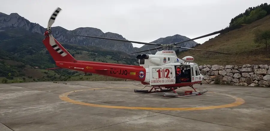 Archivo - Helic&oacute;ptero del Gobierno de Cantabria