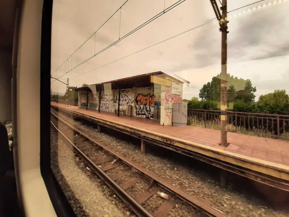 Vista de una estaci&oacute;n del tren de Feve Santander-Torrelavega. / S. D&Iacute;AZ