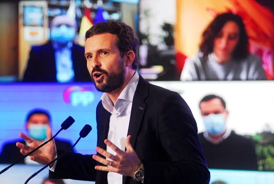 Archivo - El presidente del Partido Popular, Pablo Casado interviene durante un acto del PP con  sus 'barones' regionales durante la campa&ntilde;a de las elecciones catalanas.  En L'Hospitalet de Llobregat en Barcelona (Catalu&ntilde;a), a 7 de febrero de 2021.