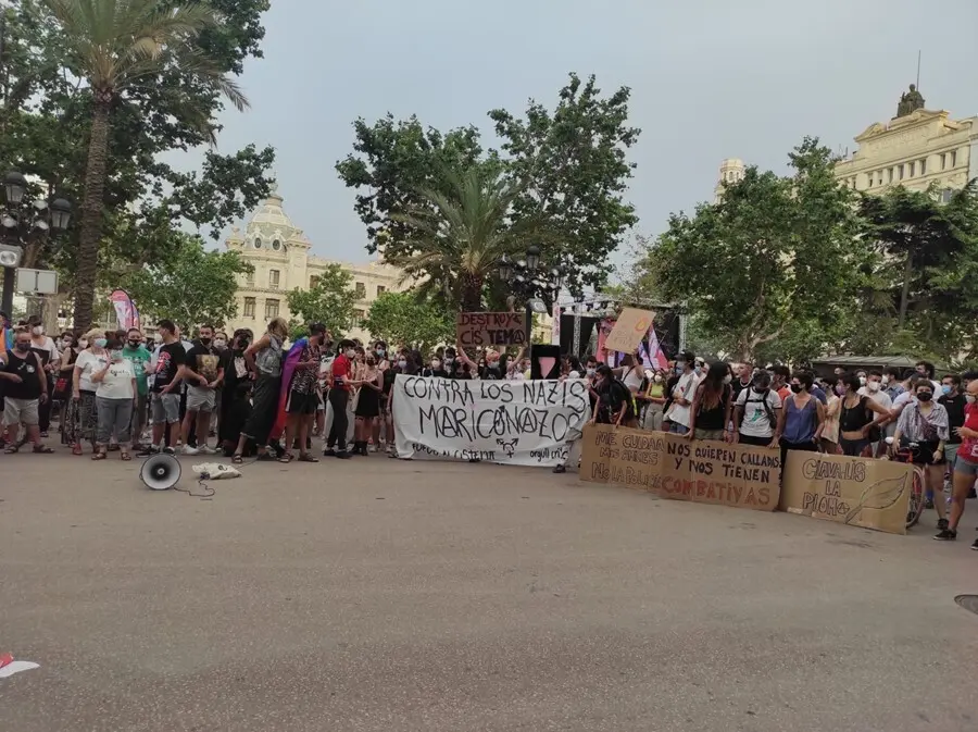 Una concentraci&oacute;n condena las &uacute;ltimas agresiones hom&oacute;fobas en la ciudad de Val&egrave;ncia