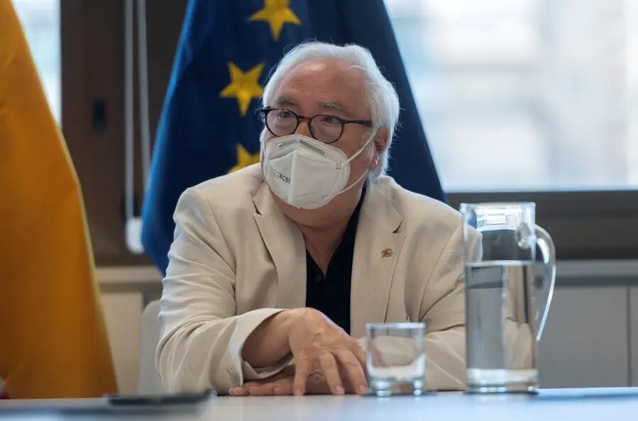 El ministro de Universidades, Manuel Castells, durante una entrevista para Europa Press n Madrid (Espa&ntilde;a). 