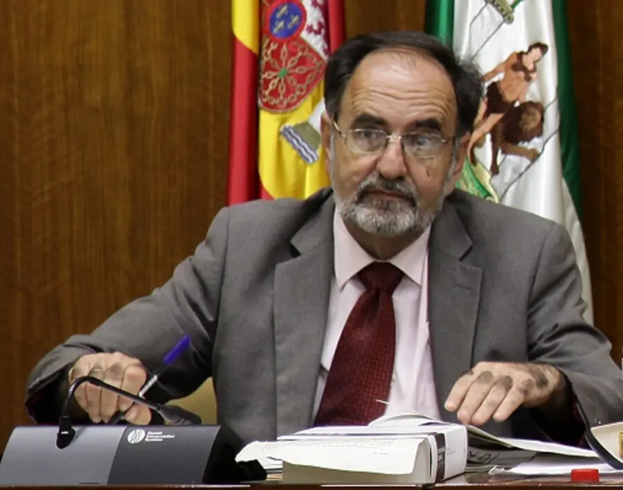 El letrado Pl&aacute;cido Fern&aacute;ndez-Viagas, en una foto de archivo en el Parlamento andaluz.
