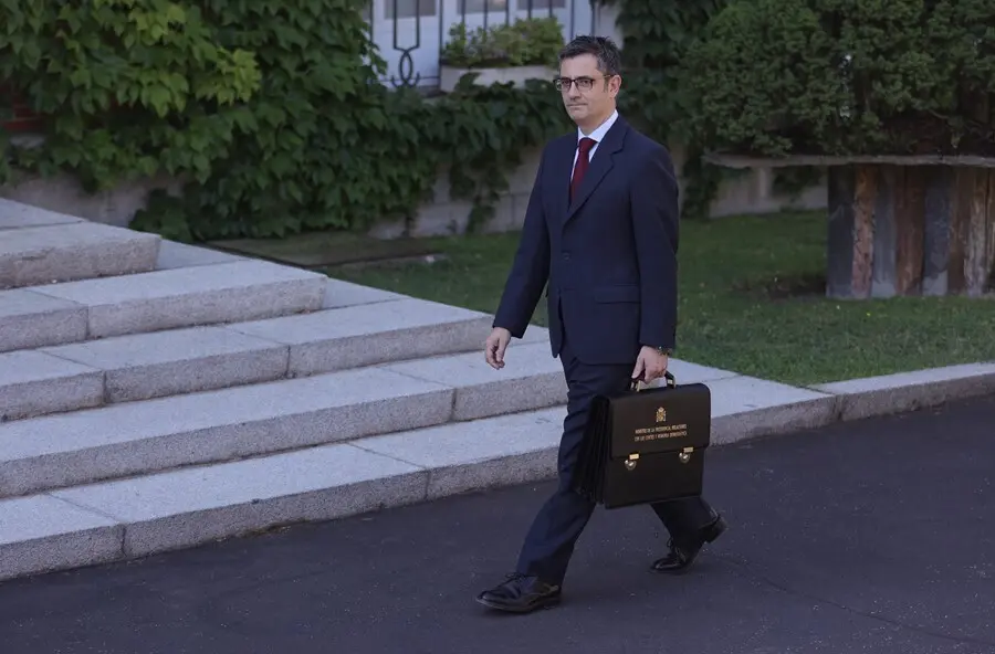 El ministro de la Presidencia, Relaciones con las Cortes y Memoria Democr&aacute;tica, F&eacute;lix Bola&ntilde;os, llega al Palacio de la Moncloa para participar en el primer Consejo de Ministros tras la remodelaci&oacute;n del Gobierno