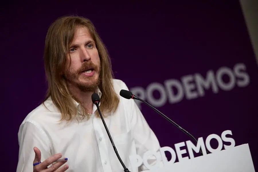 El portavoz de Podemos, Pablo Fern&aacute;ndez, durante una rueda de prensa en la sede del partido, a 19 de julio de 2021, en Madrid (Espa&ntilde;a). 