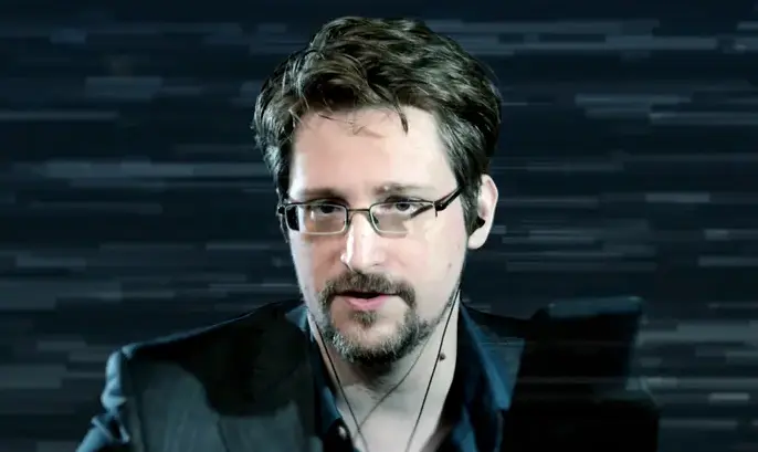 Edward Snowden sobre el software esp&iacute;a: "Es una industria que no deber&iacute;a existir".