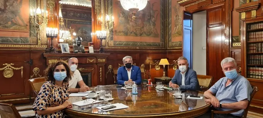 La ministra de Hacienda, Mar&iacute;a Jes&uacute;s Montero; el presidente y el vicepresidente del Gobierno de Canarias, &Aacute;ngel V&iacute;ctor Torres y Rom&aacute;n Rodr&iacute;guez, y el diputado de NC Pedro Quevedo