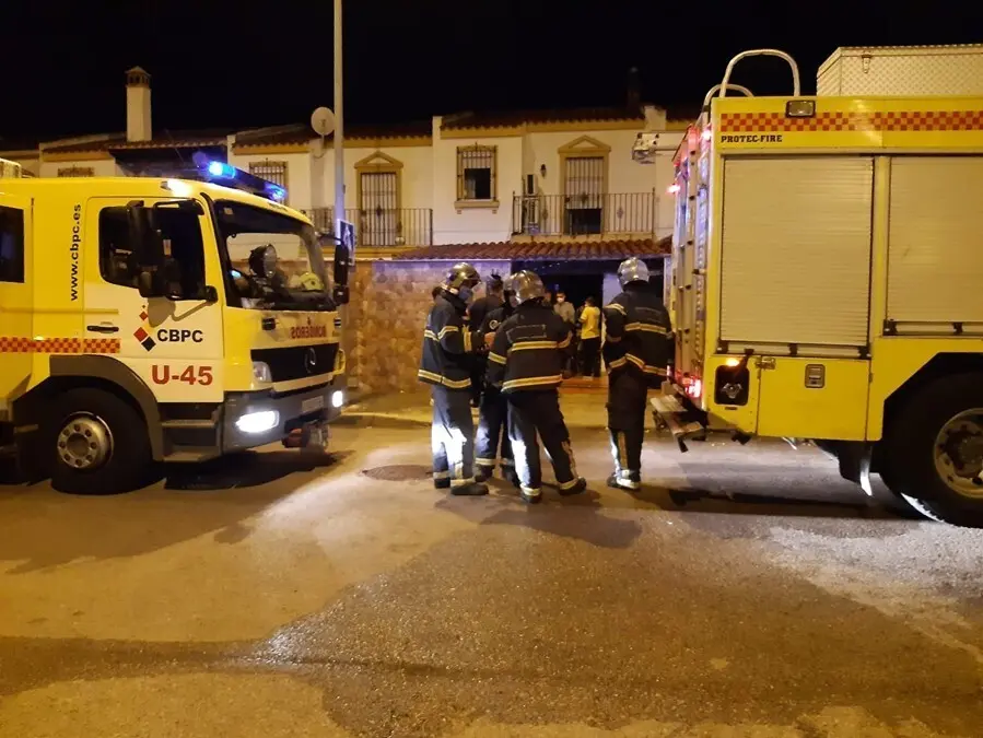 Archivo - Efectivos del Consorcio de Bomberos de la Provincia de C&aacute;diz, en una imagen de archivo