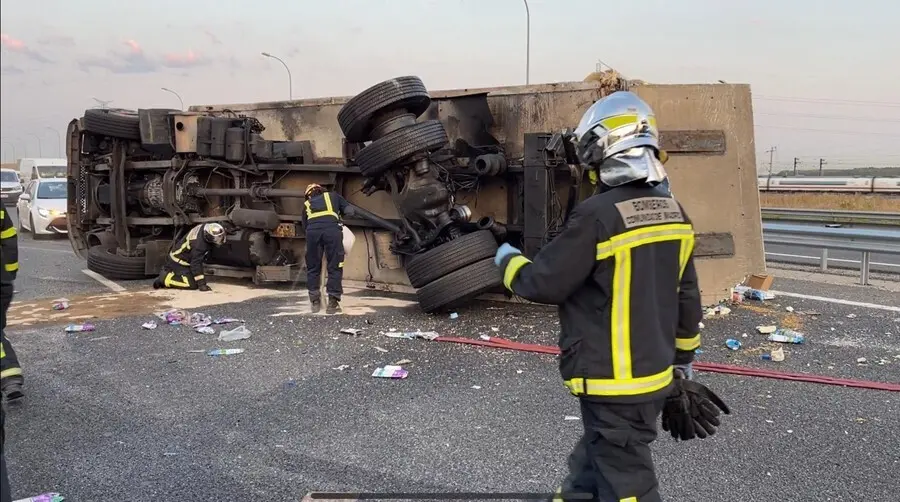 Accidente de tr&aacute;fico entre dos camiones en la M-50