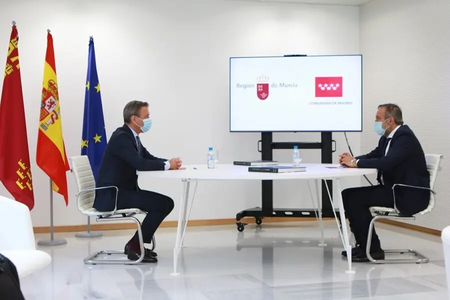 El consejero de Presidencia, Turismo y Deportes, Marcos Ortu&ntilde;o, y el consejero de Justicia e Interior de la Comunidad de Madrid, Enrique L&oacute;pez