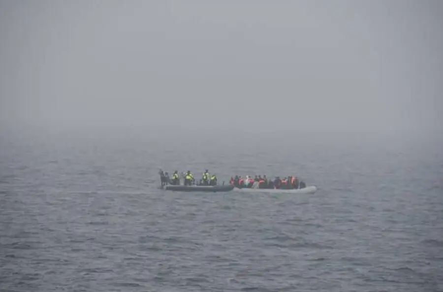 Archivo - Rescate de migrantes en el Canal de la Mancha