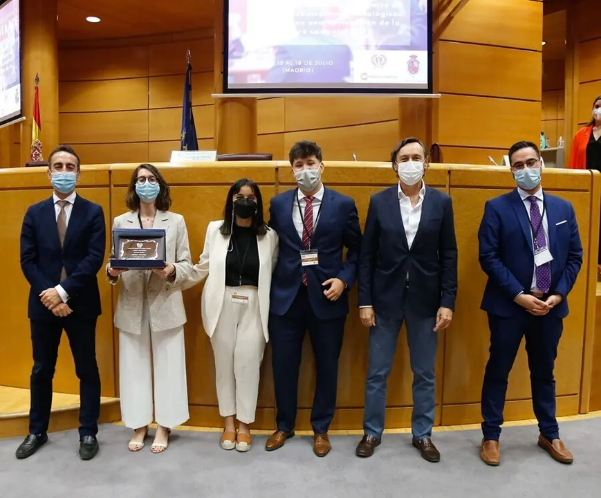 Equipo ganador de la Asociaci&oacute;n de Debate de la Universidad de M&aacute;laga (ADUMA)